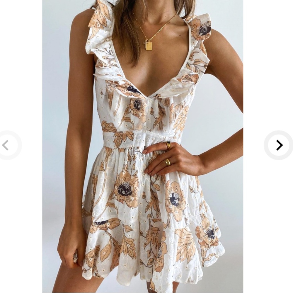 Amazing lace plunge floral romper- size small